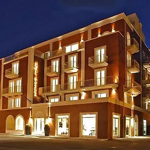 Lu' Riviera Hotel